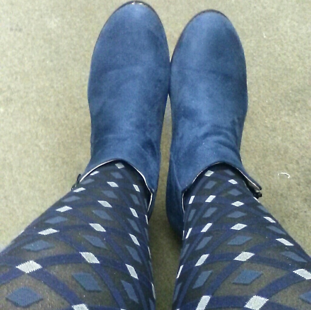 Blue suede booties - Picture 2 of 2